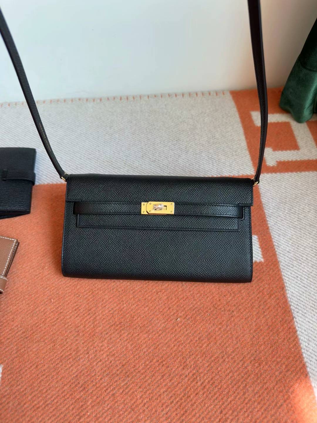 Dubai HM constance to go Epsom 89 noir
