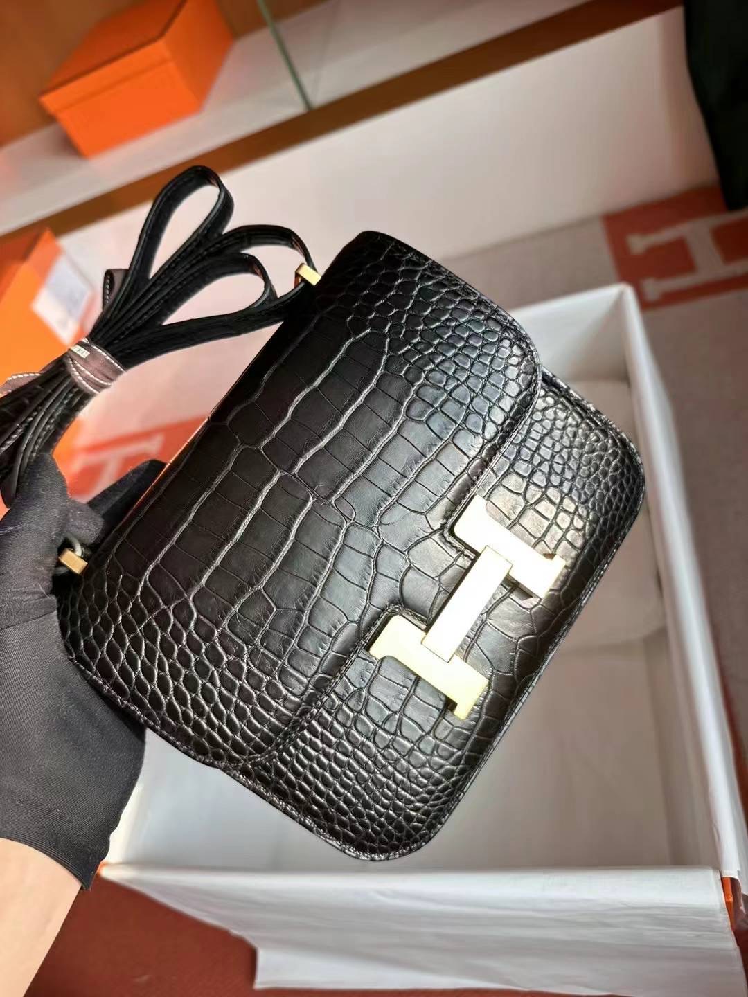 Dubai HM Constance 19cm Ck89 Noir Matte Alligator Crocodile