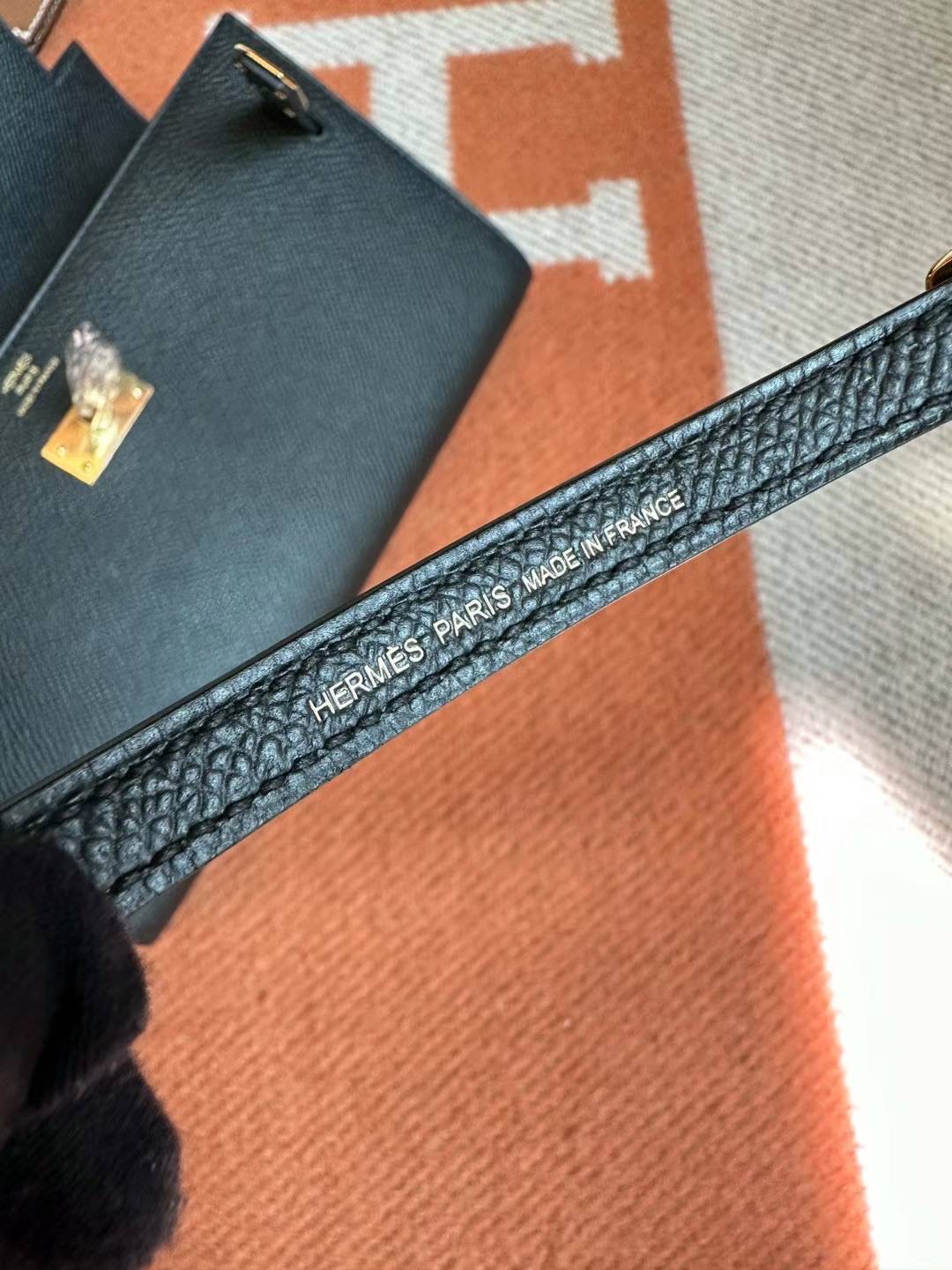 Dubai HM constance to go Epsom 89 noir