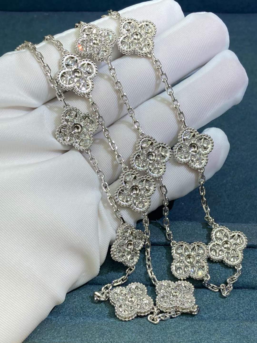 Vintage Alhambra long necklace, 20 motifs