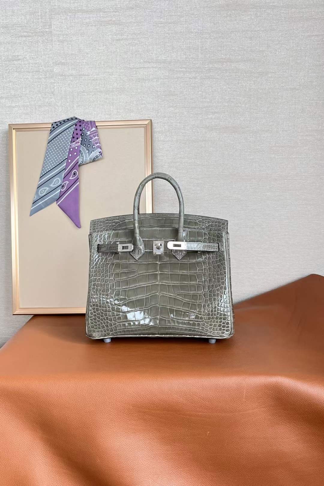HM bk 25cm crocodile 81 Gris Tourterelle
