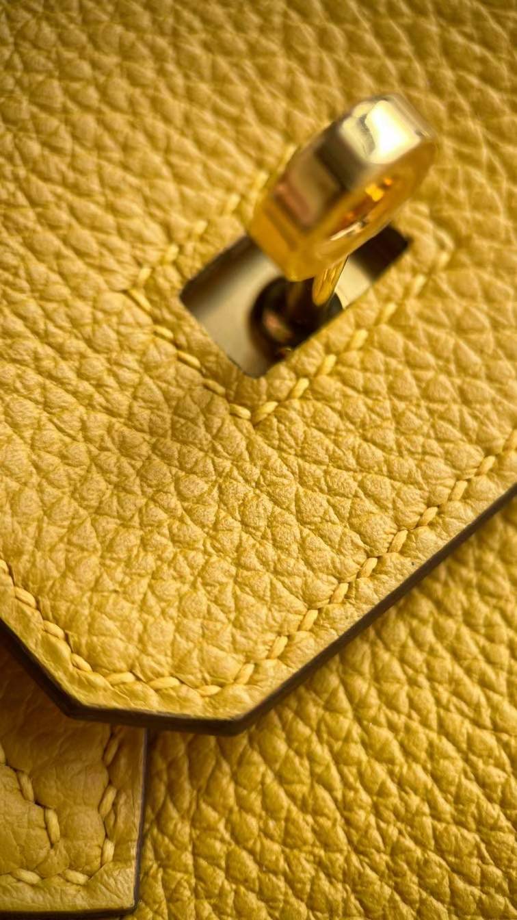 Kuwait HM bk togo 25cm 9O jaune de naples