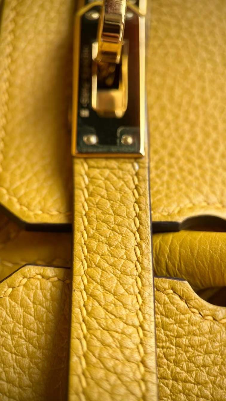 Kuwait HM bk togo 25cm 9O jaune de naples