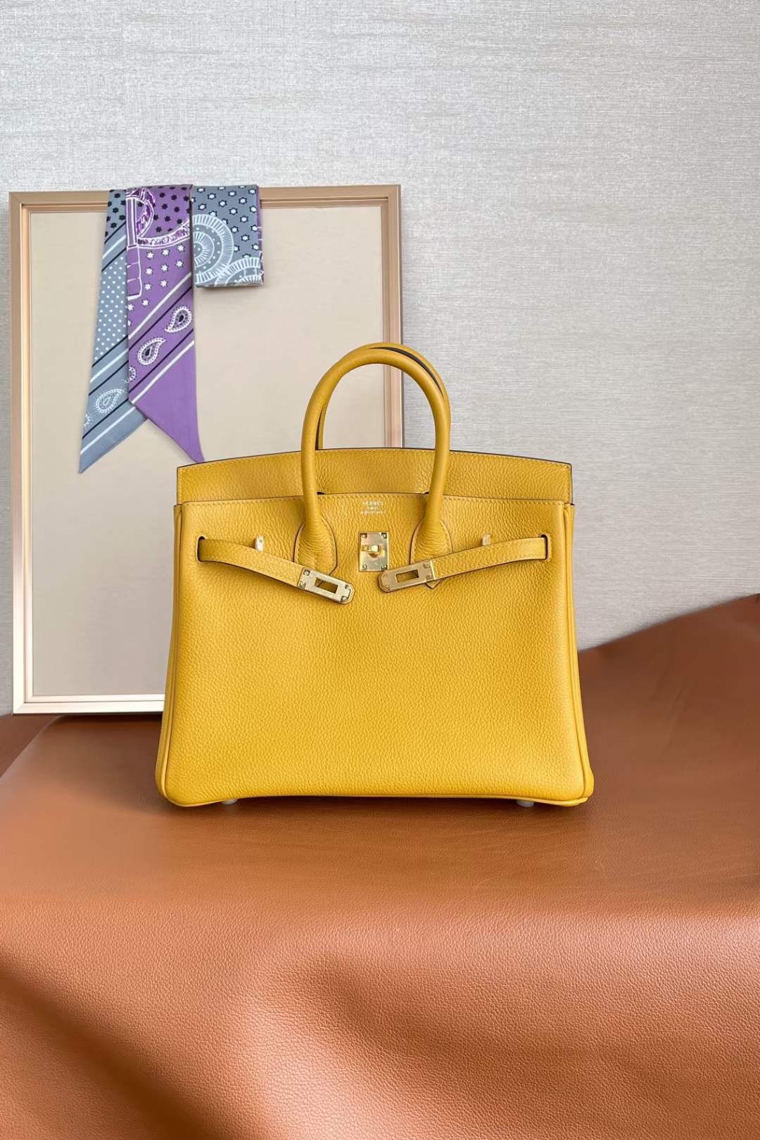 Kuwait HM bk togo 25cm 9O jaune de naples