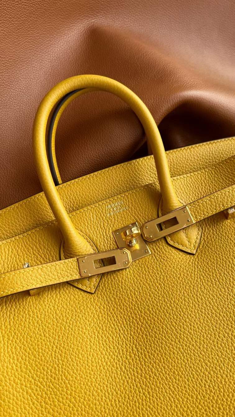 Kuwait HM bk togo 25cm 9O jaune de naples