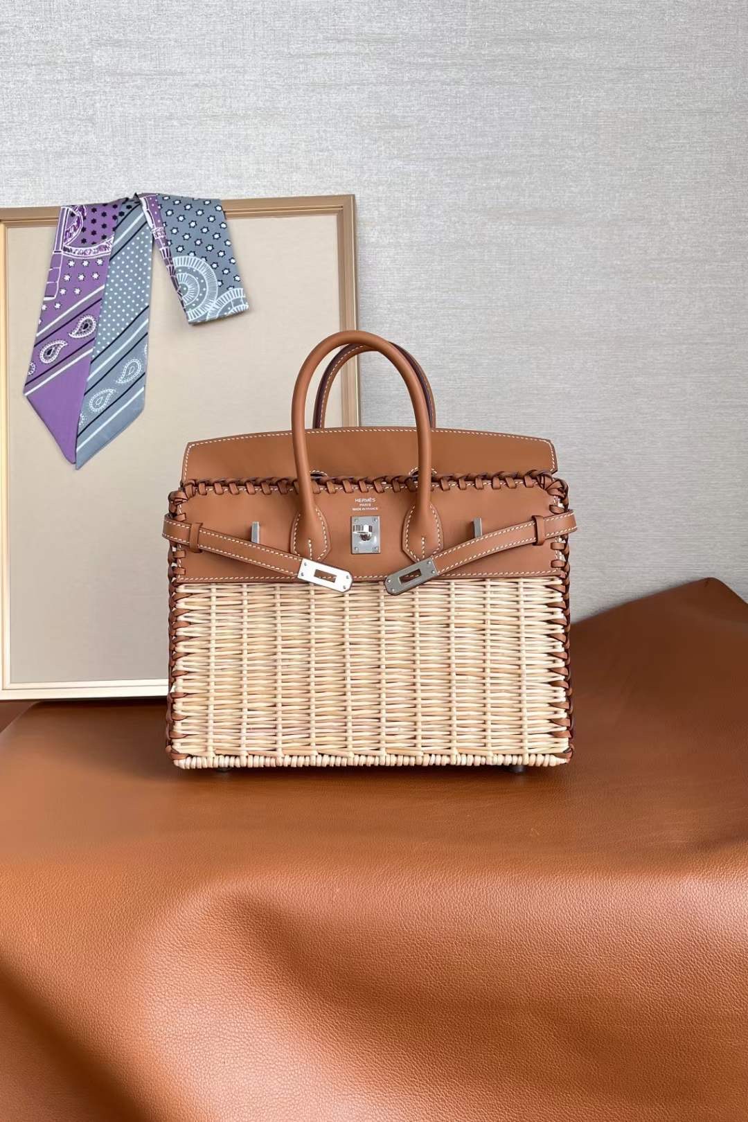 Hong Kong HM Factory BK25cm Picnic 金棕swift皮 /银扣，配合纯手工制作的竹编工艺，妥妥的艺术品