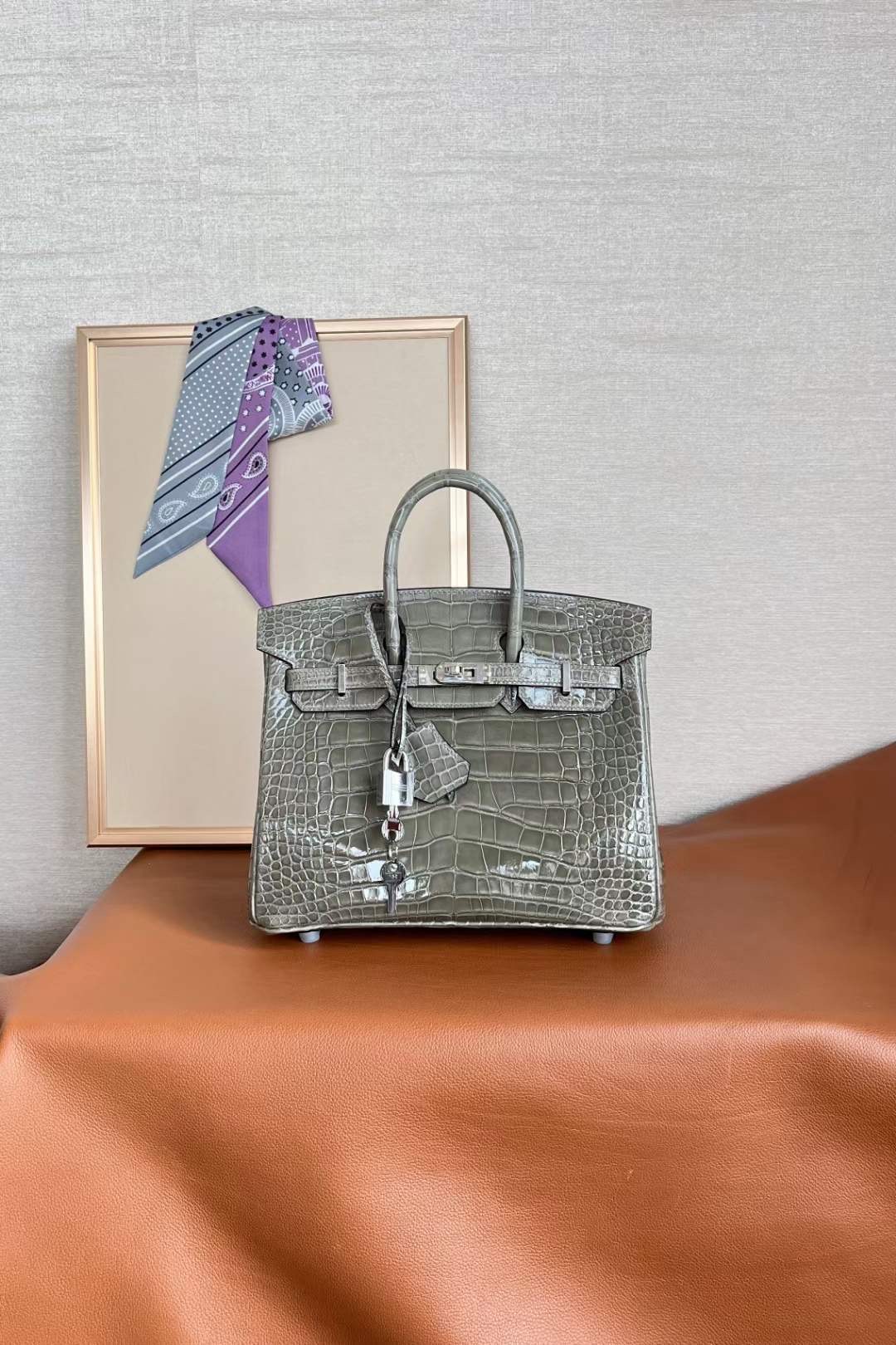 HM bk 25cm crocodile 81 Gris Tourterelle