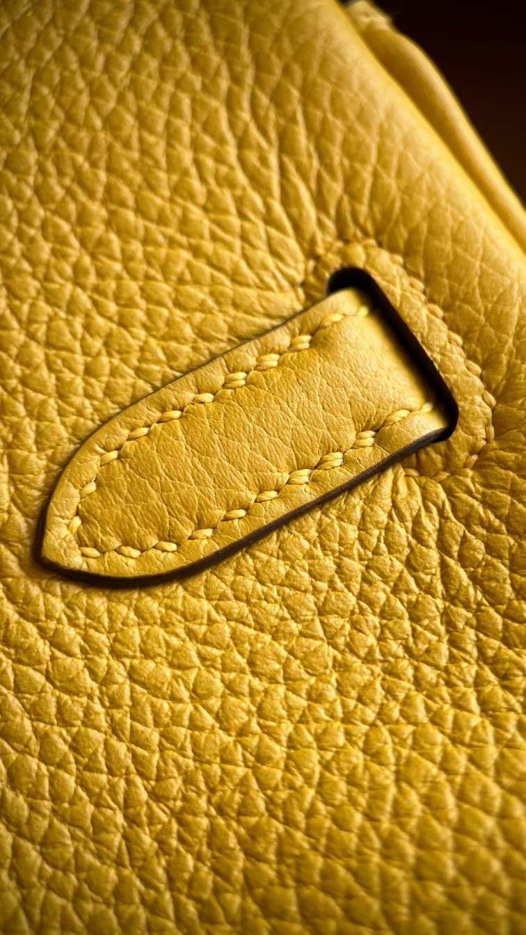 Kuwait HM bk togo 25cm 9O jaune de naples