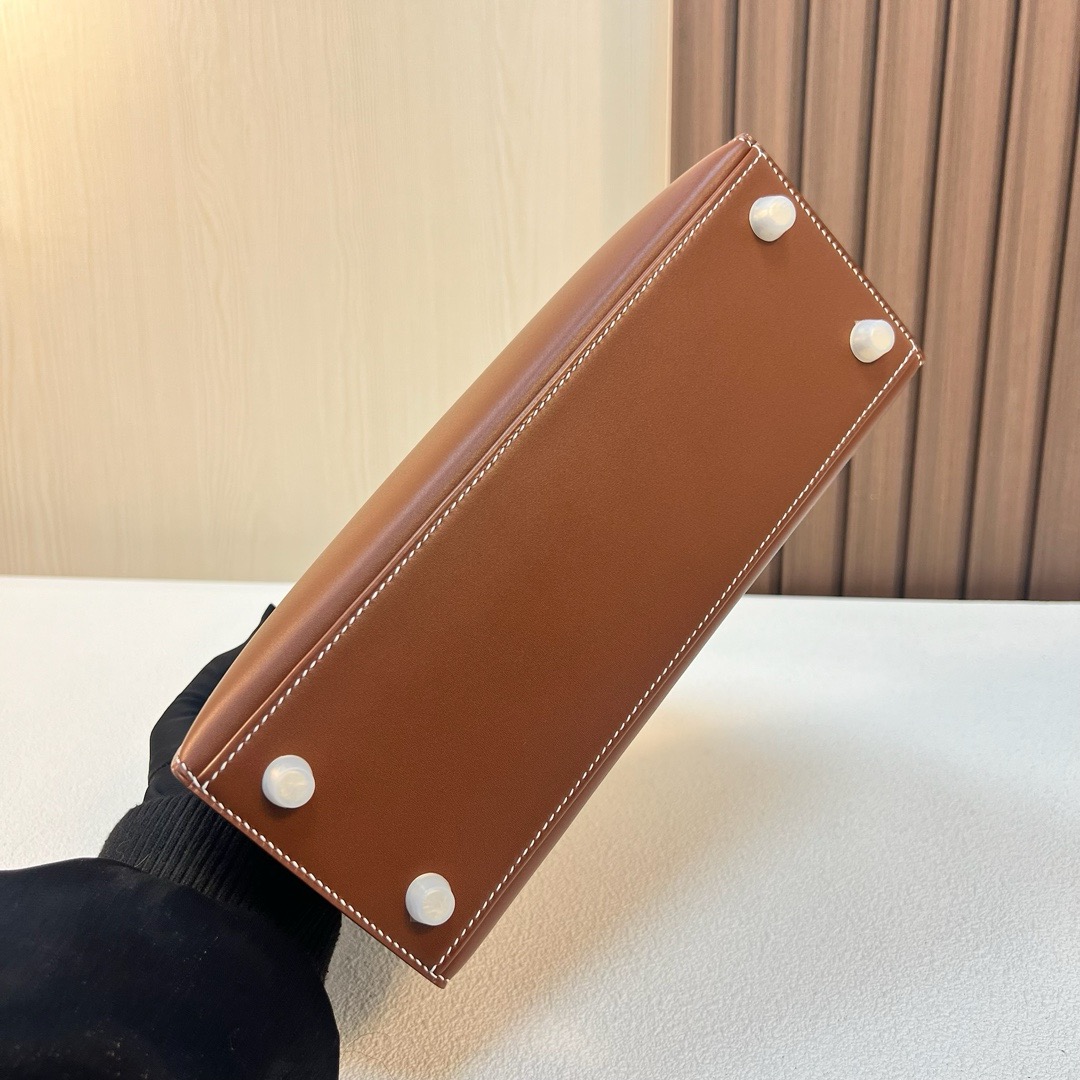 HM kl 25cm Barenia Leather