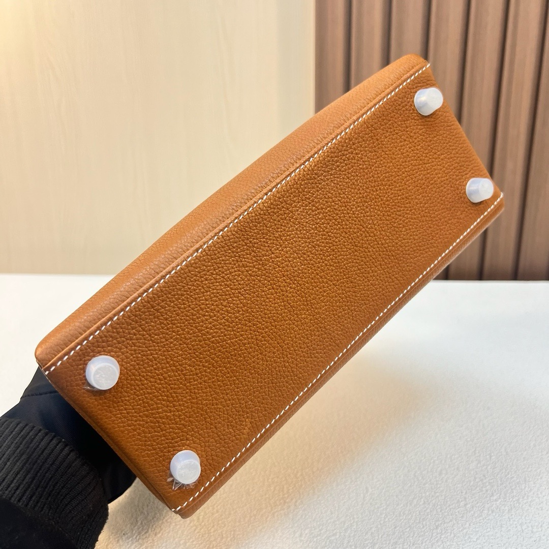 HM kl 25cm Barenia Leather