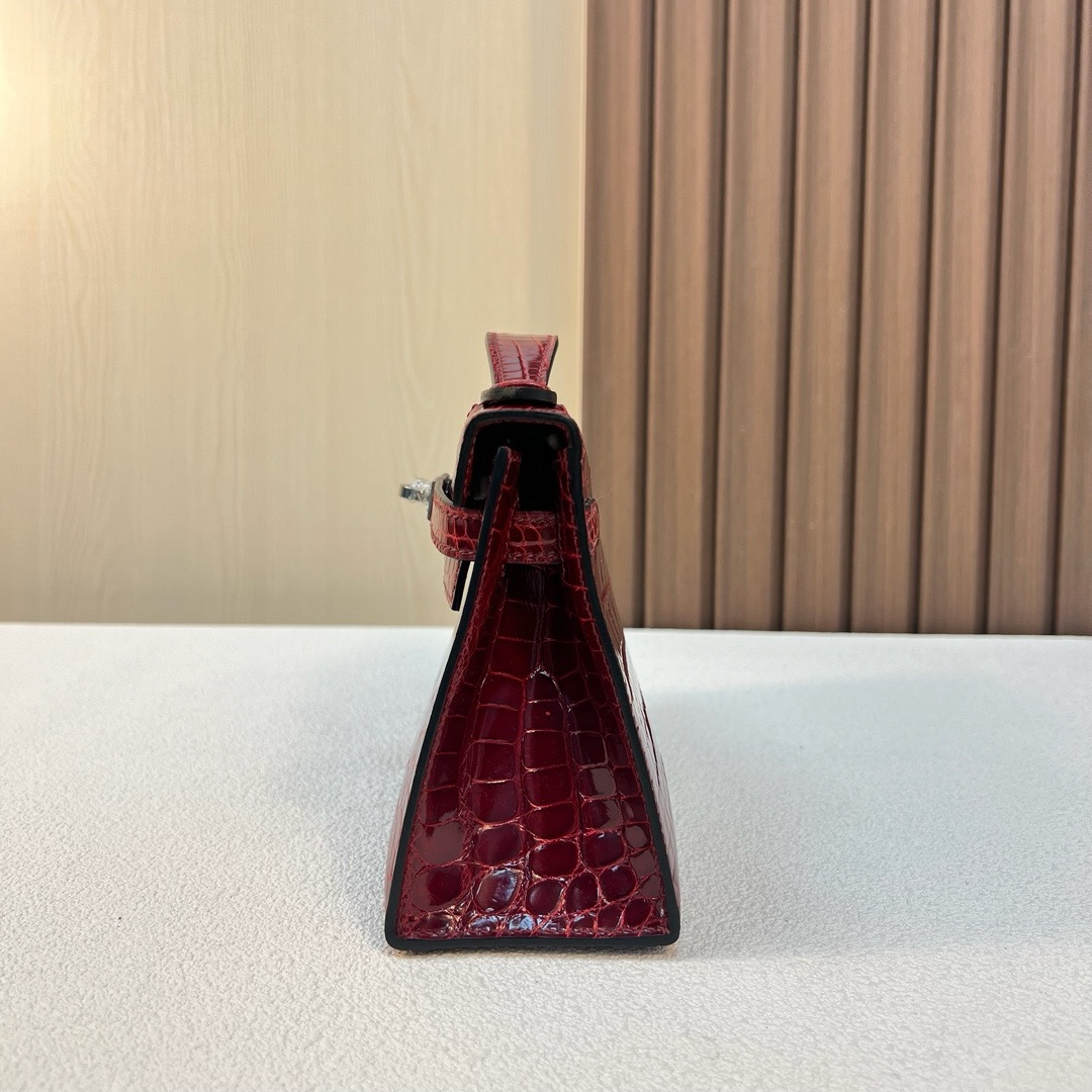 现货 KL Pochette 22cm 亮面美洲鳄鱼 Ck55 Rouge H 爱马仕红 银扣 Phw