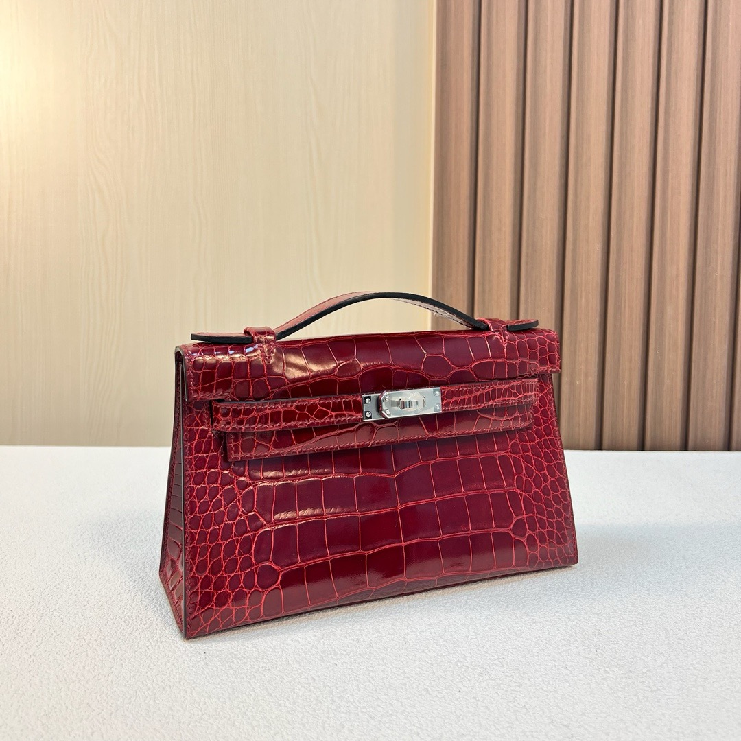 现货 KL Pochette 22cm 亮面美洲鳄鱼 Ck55 Rouge H 爱马仕红 银扣 Phw