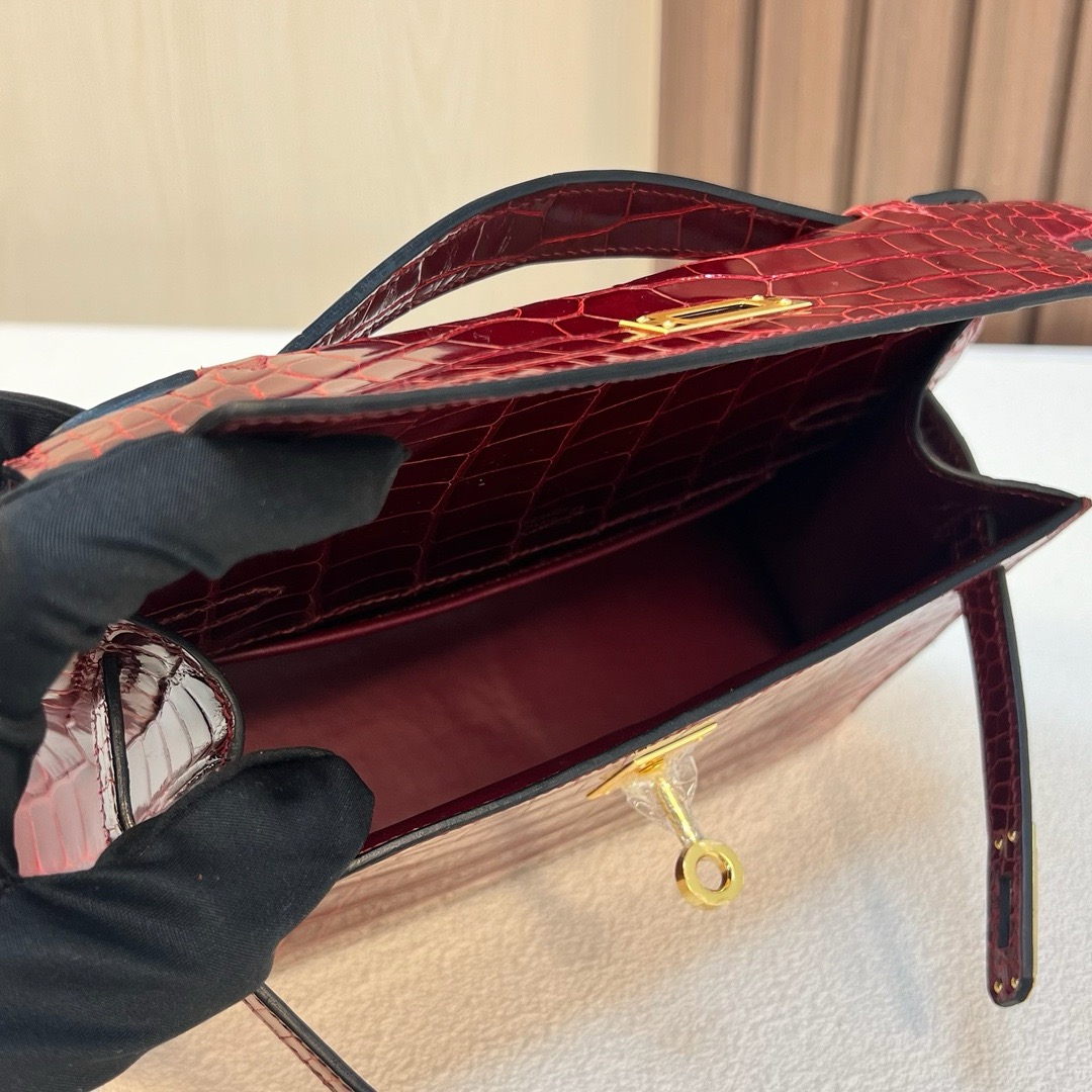 现货 KL Pochette 22cm 亮面美洲鳄鱼 CC55 Rouge H 爱马仕红 金扣 Ghw