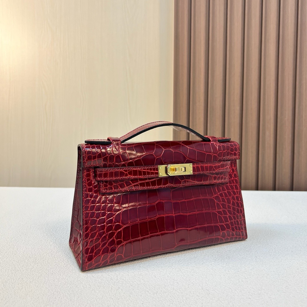 现货 KL Pochette 22cm 亮面美洲鳄鱼 CC55 Rouge H 爱马仕红 金扣 Ghw