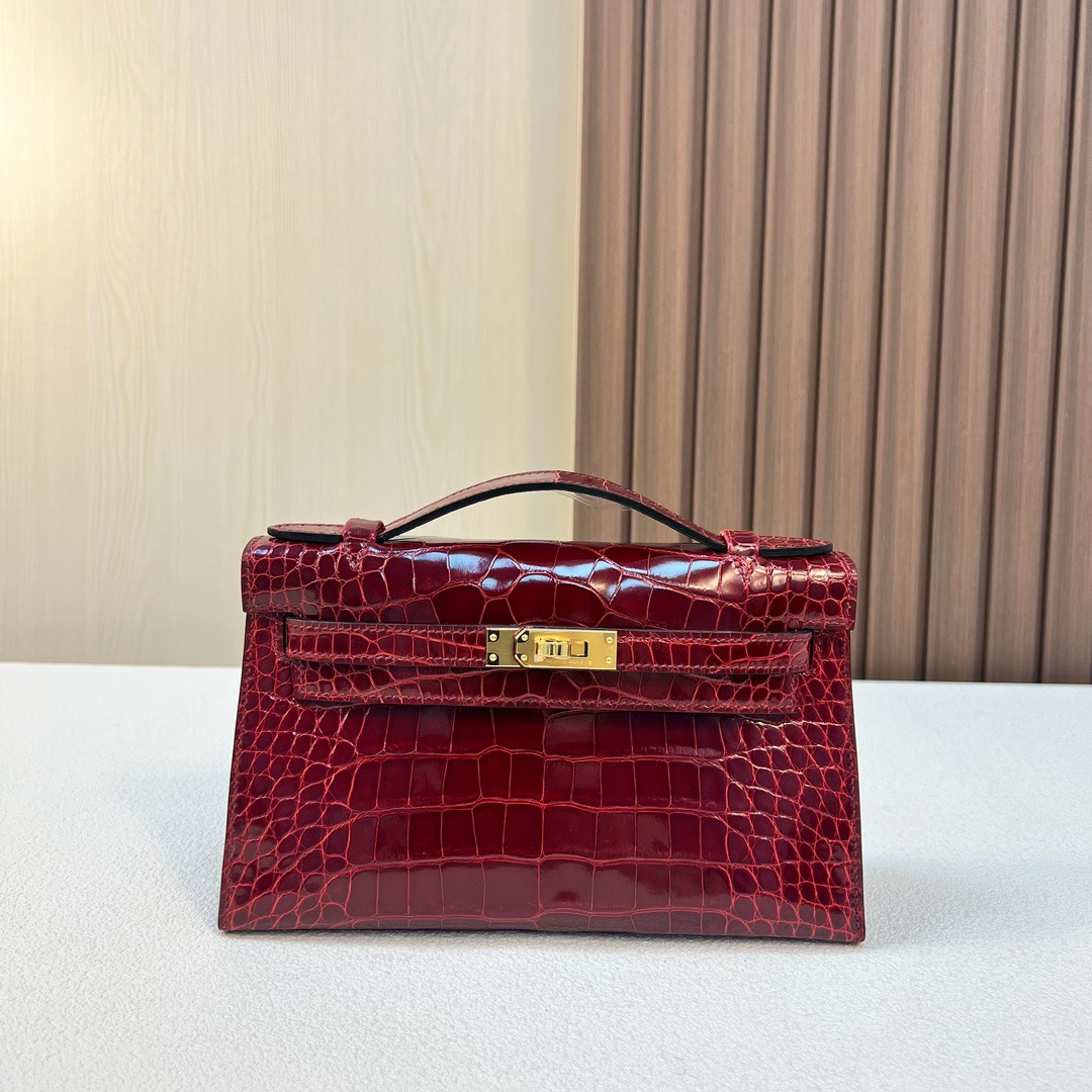 现货 KL Pochette 22cm 亮面美洲鳄鱼 CC55 Rouge H 爱马仕红 金扣 Ghw