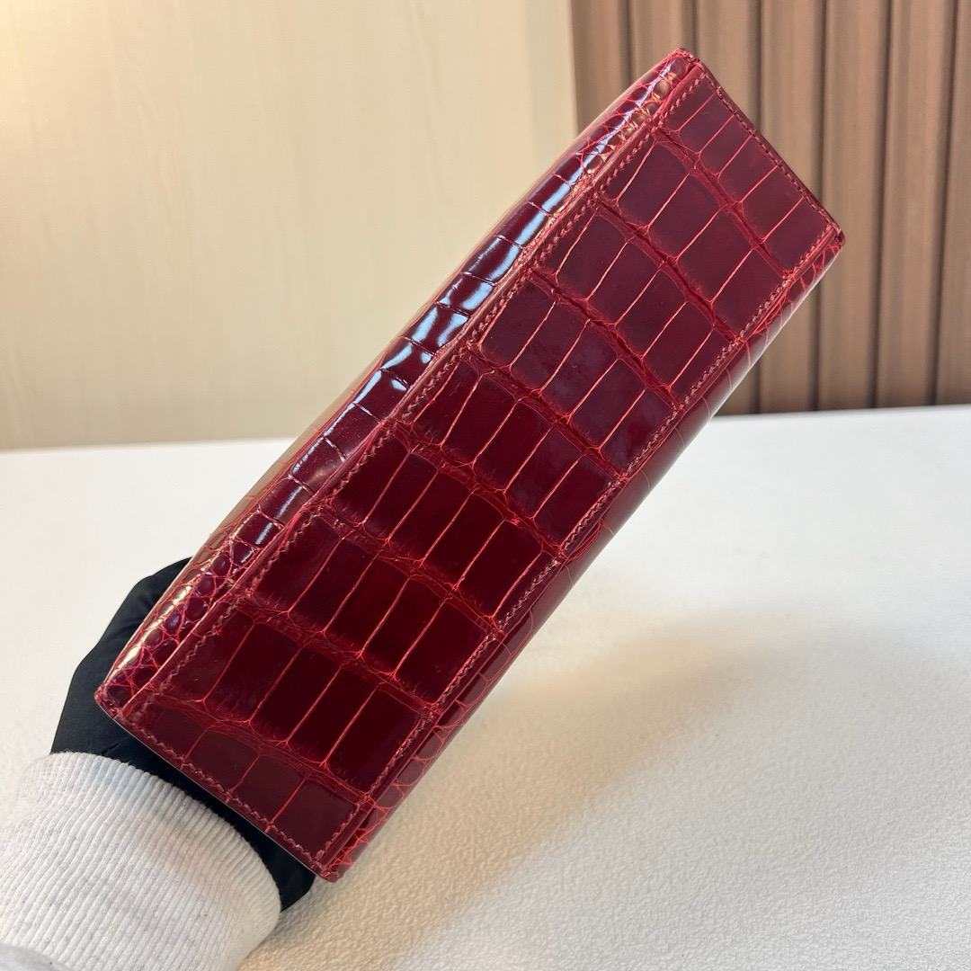 现货 KL Pochette 22cm 亮面美洲鳄鱼 CC55 Rouge H 爱马仕红 金扣 Ghw