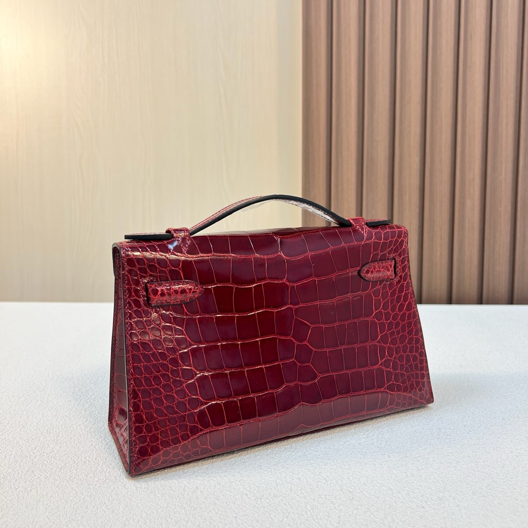 现货 KL Pochette 22cm 亮面美洲鳄鱼 CC55 Rouge H 爱马仕红 金扣 Ghw