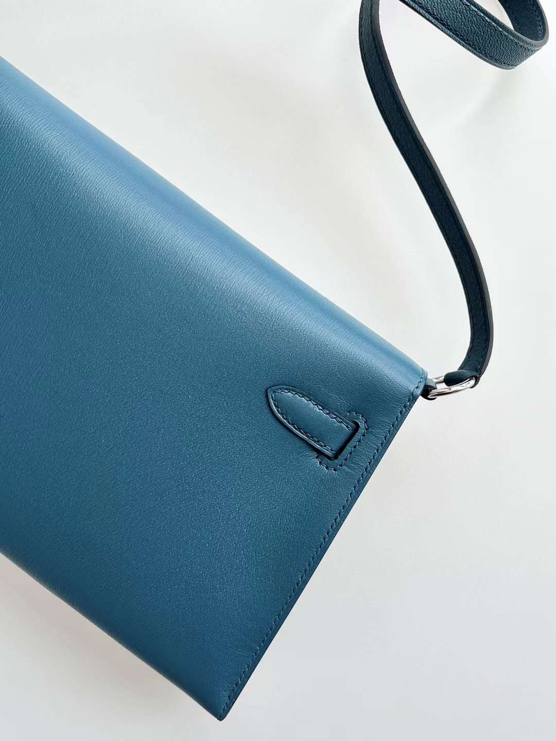 KL Elan B3 Bleu Zanzibar color