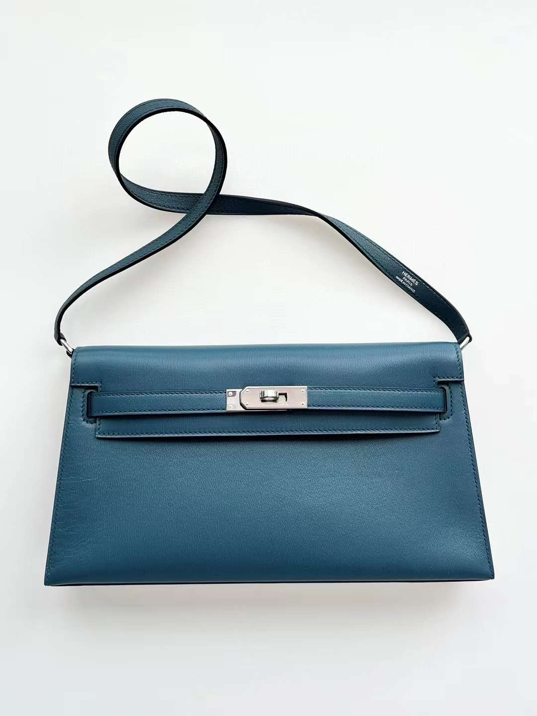 KL Elan B3 Bleu Zanzibar color
