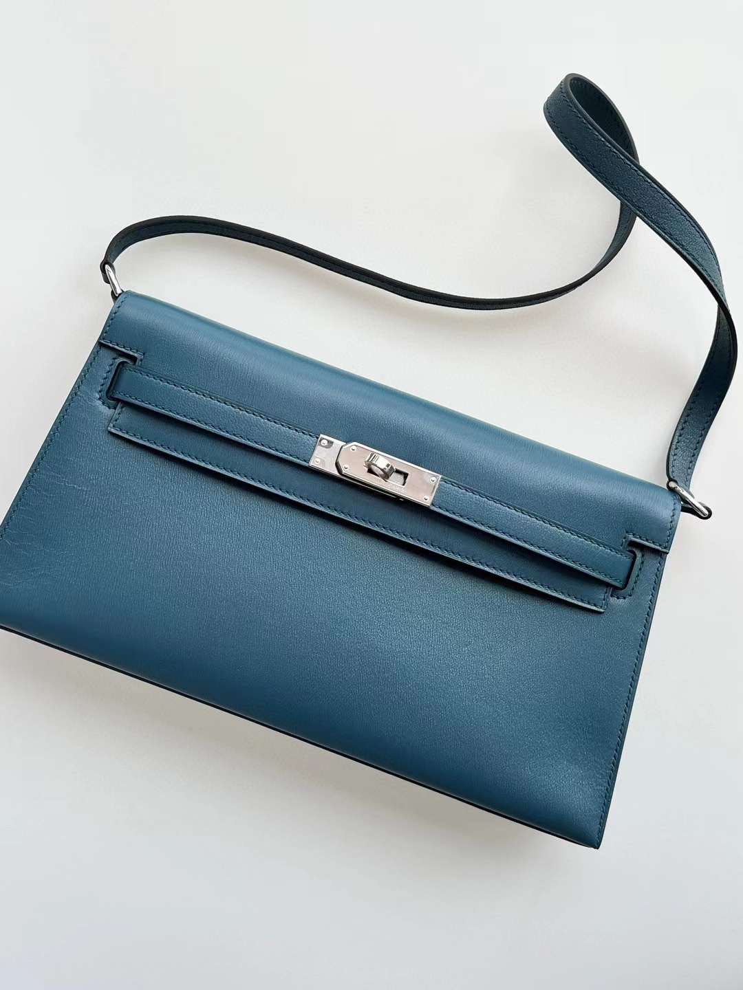 KL Elan B3 Bleu Zanzibar color
