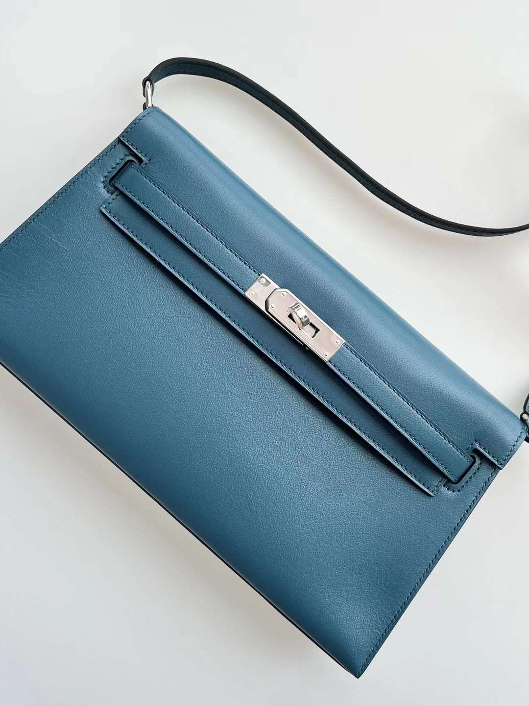 KL Elan B3 Bleu Zanzibar color