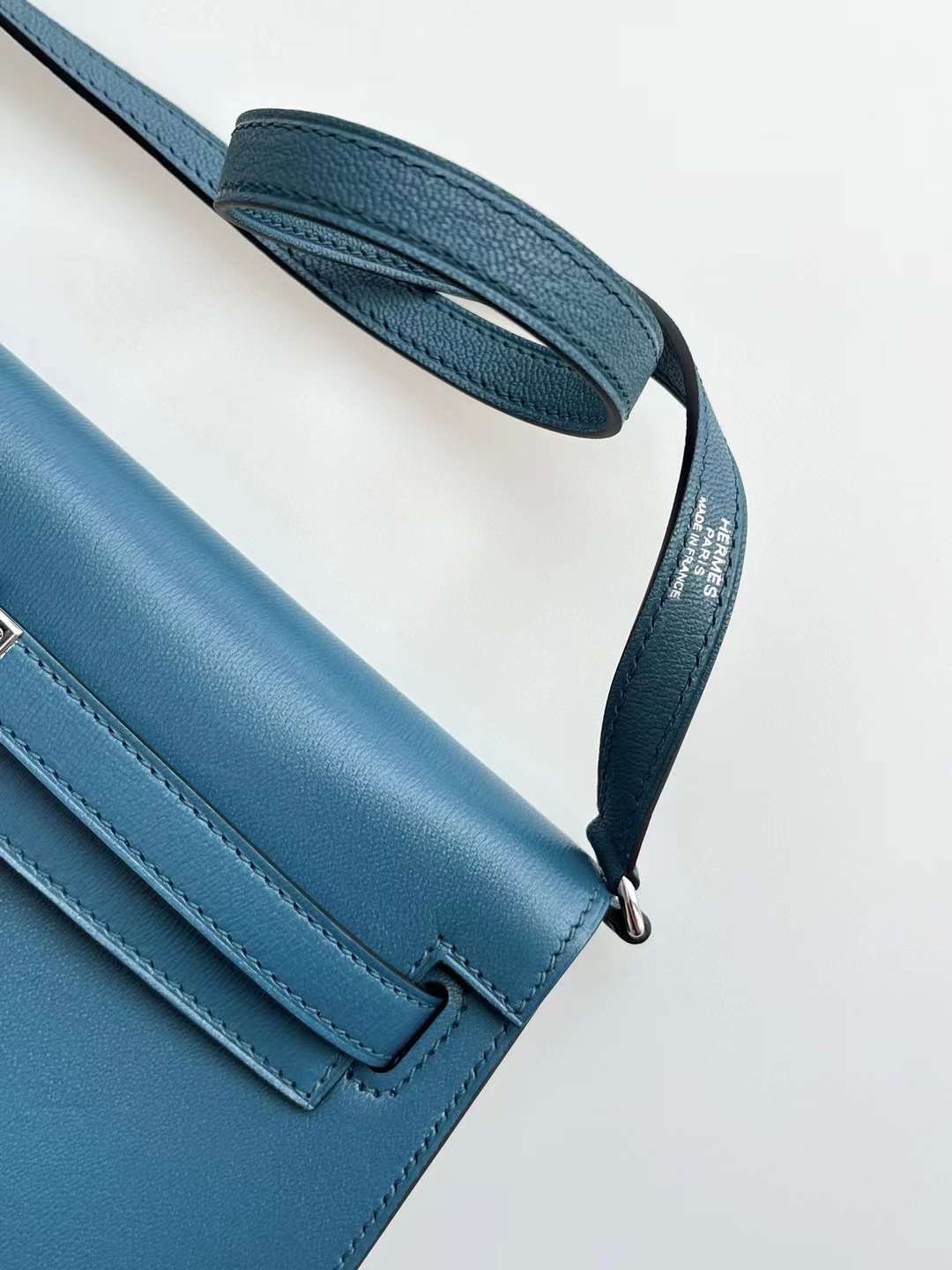 KL Elan B3 Bleu Zanzibar color