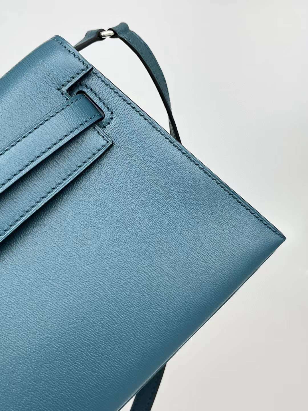 KL Elan B3 Bleu Zanzibar color