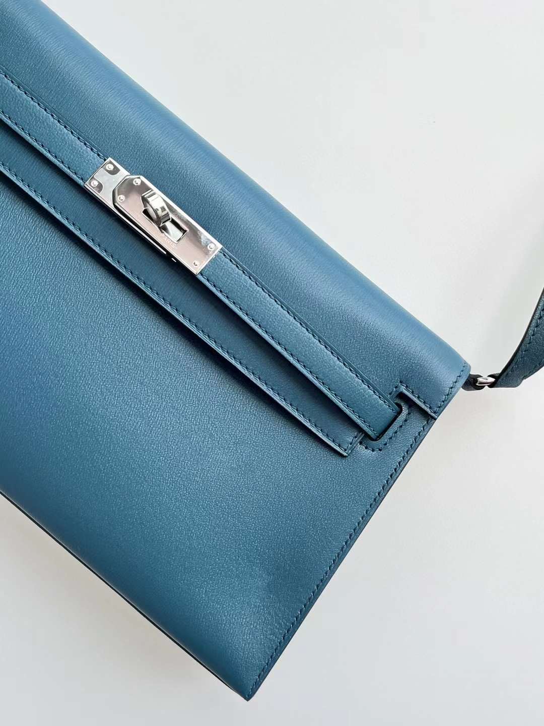 KL Elan B3 Bleu Zanzibar color