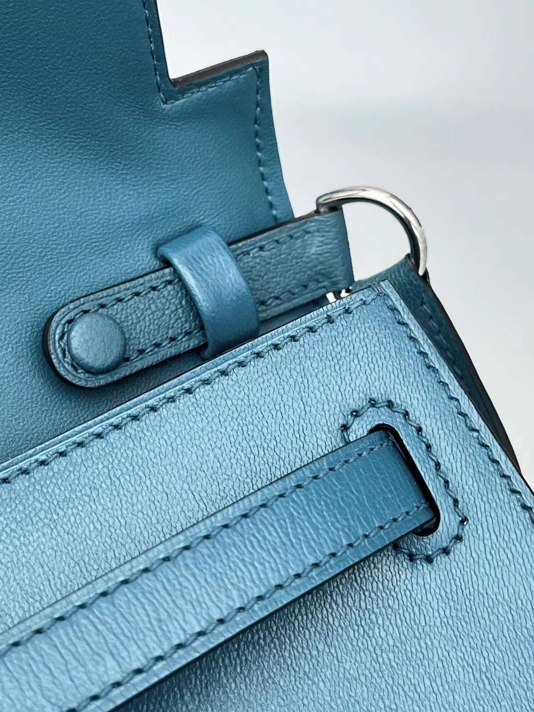 KL Elan B3 Bleu Zanzibar color