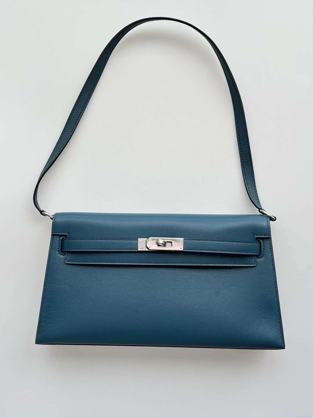 KL Elan B3 Bleu Zanzibar color