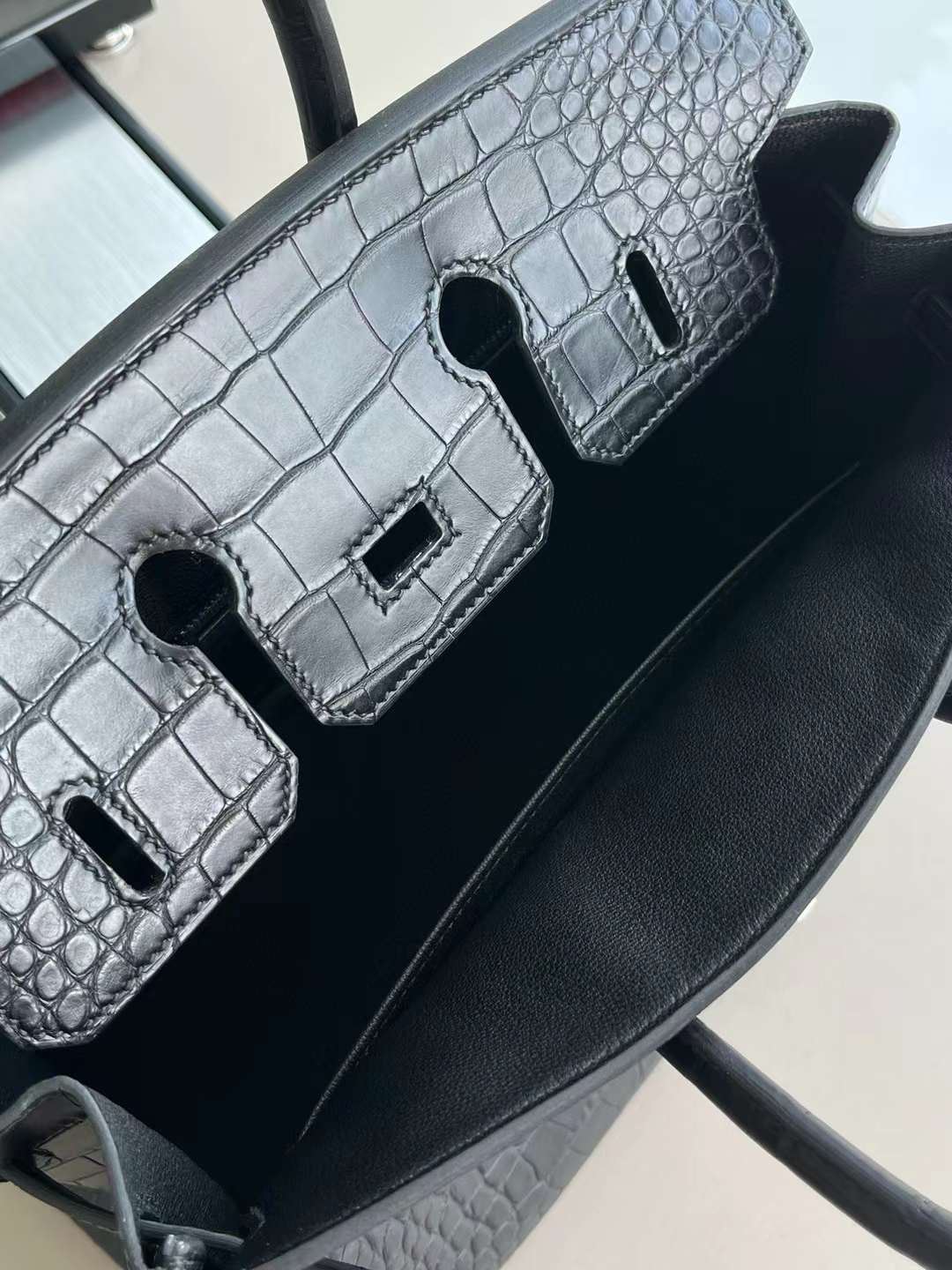 Bk25 crocodile 黑色雾面美洲鳄 银扣