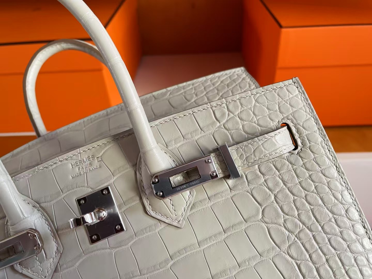 BK25 VIP Crocodile Matte 8L Beton