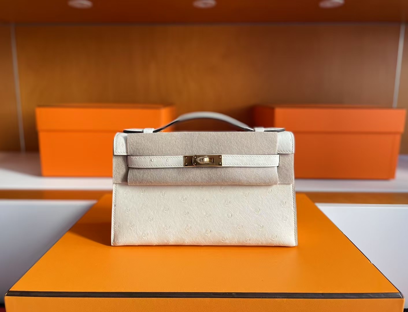 KL Pochette Ostrich CK10 Craie Gold Hardware