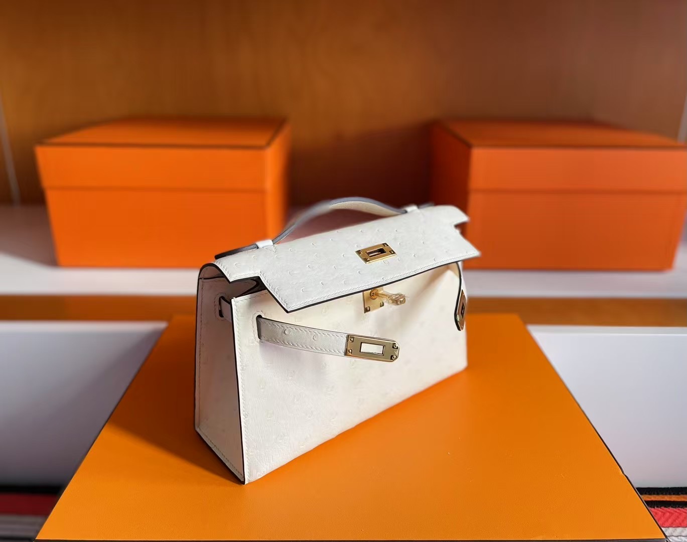 KL Pochette Ostrich CK10 Craie Gold Hardware