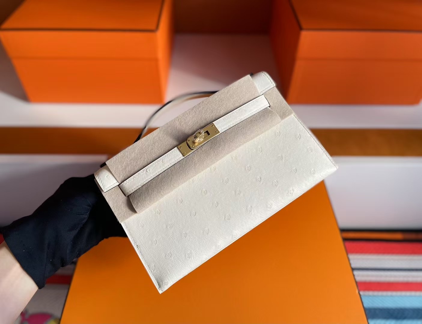 KL Pochette Ostrich CK10 Craie Gold Hardware