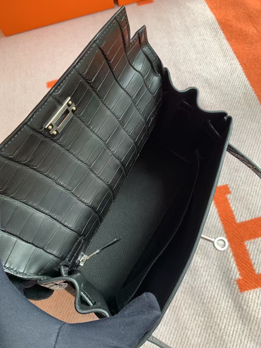 K25 Crocodile Matte C89 Noir