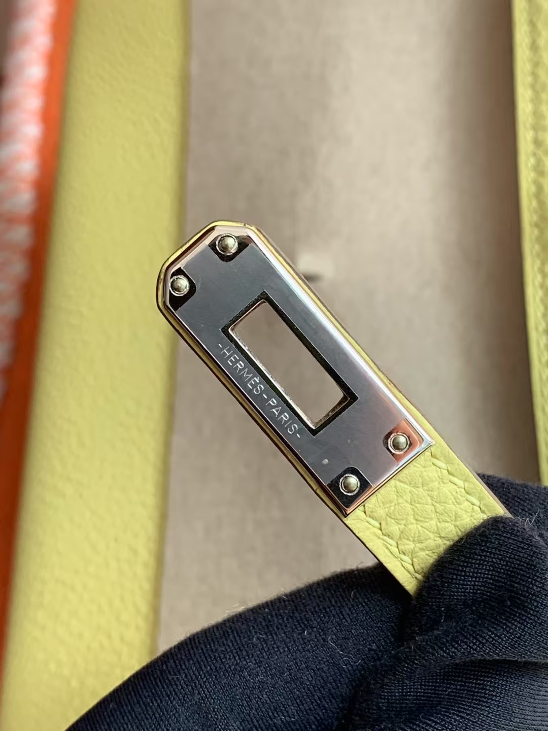 K25 Togo 1Z Jaune Poussin