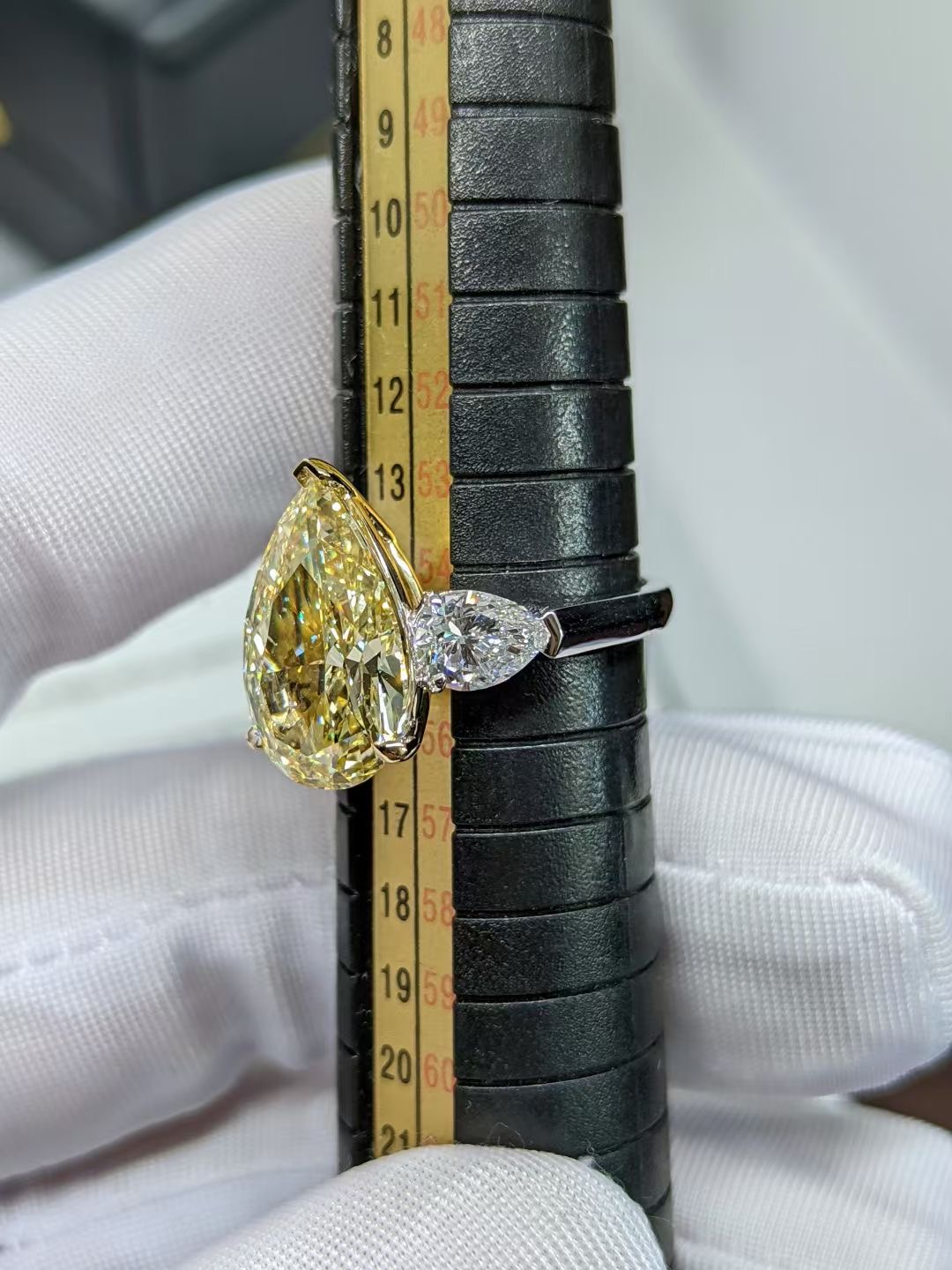 G.R.A.F.F Ring Yellow Diamond