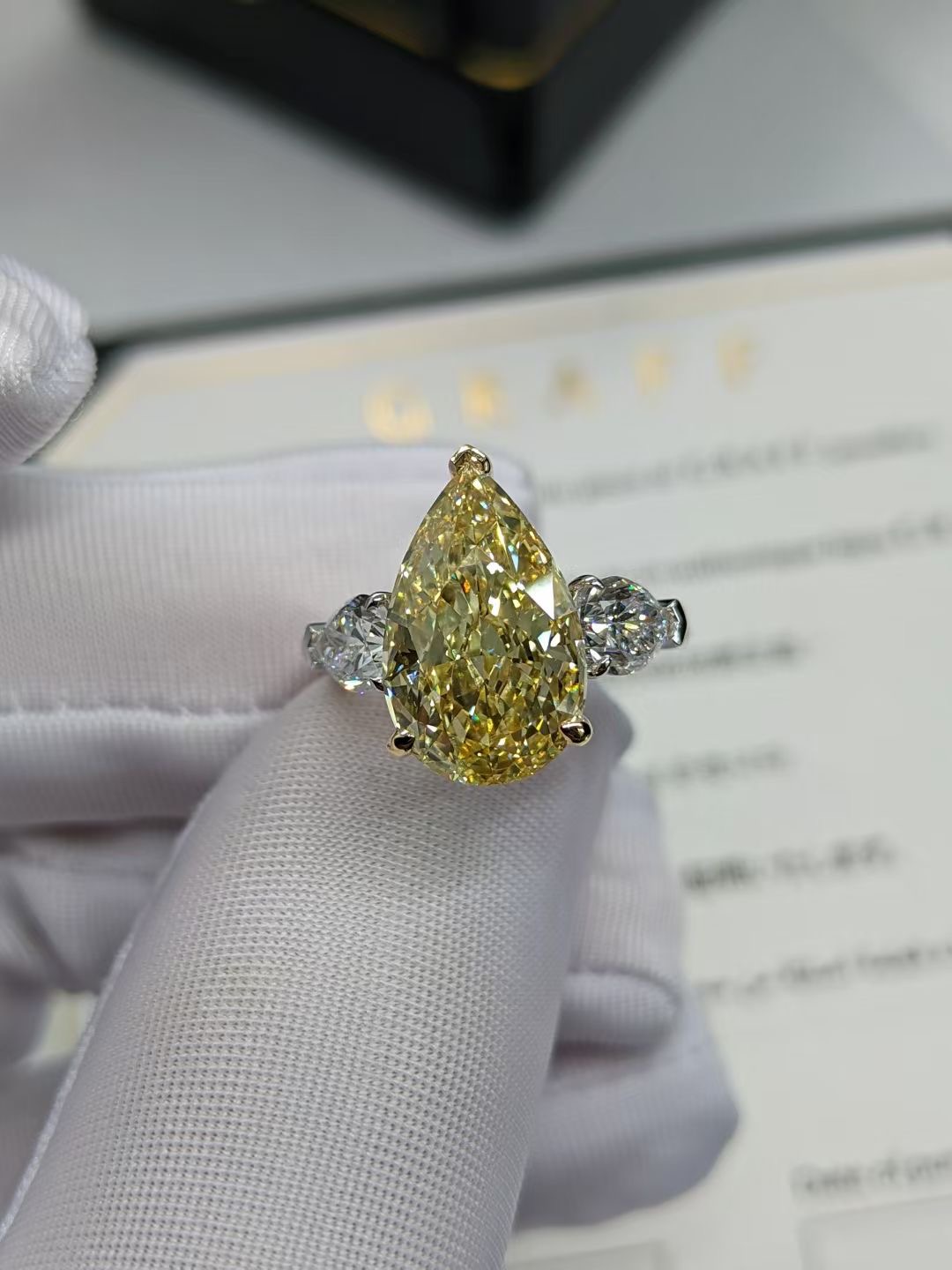 G.R.A.F.F Ring Yellow Diamond