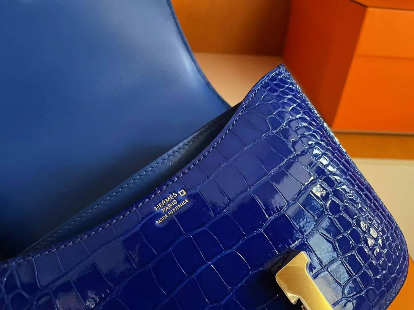 C19 Crocodile Blue