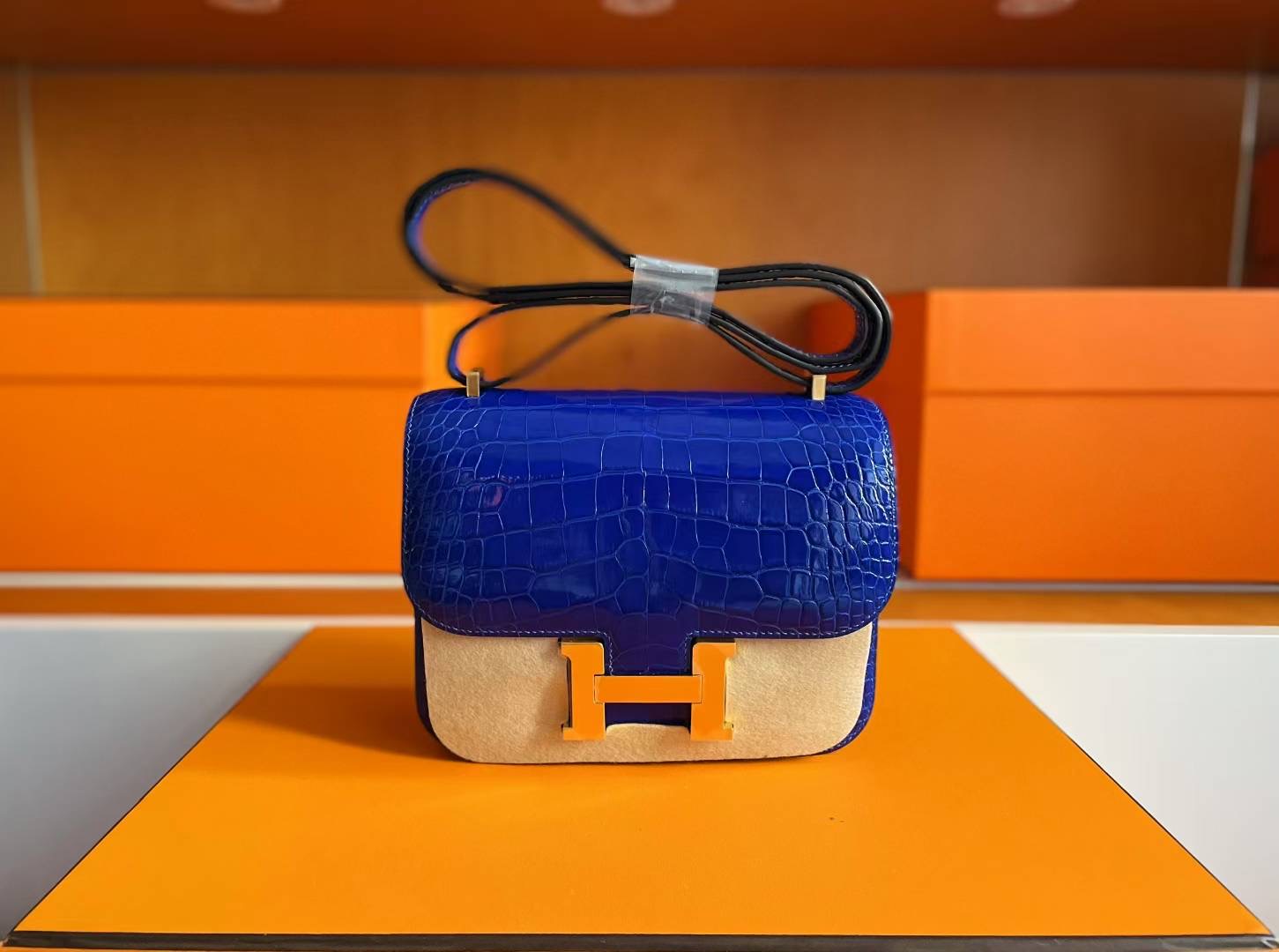 C19 Crocodile Blue