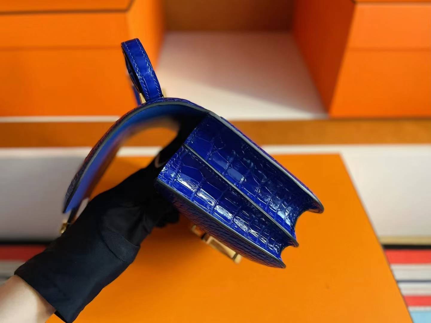 C19 Crocodile Blue