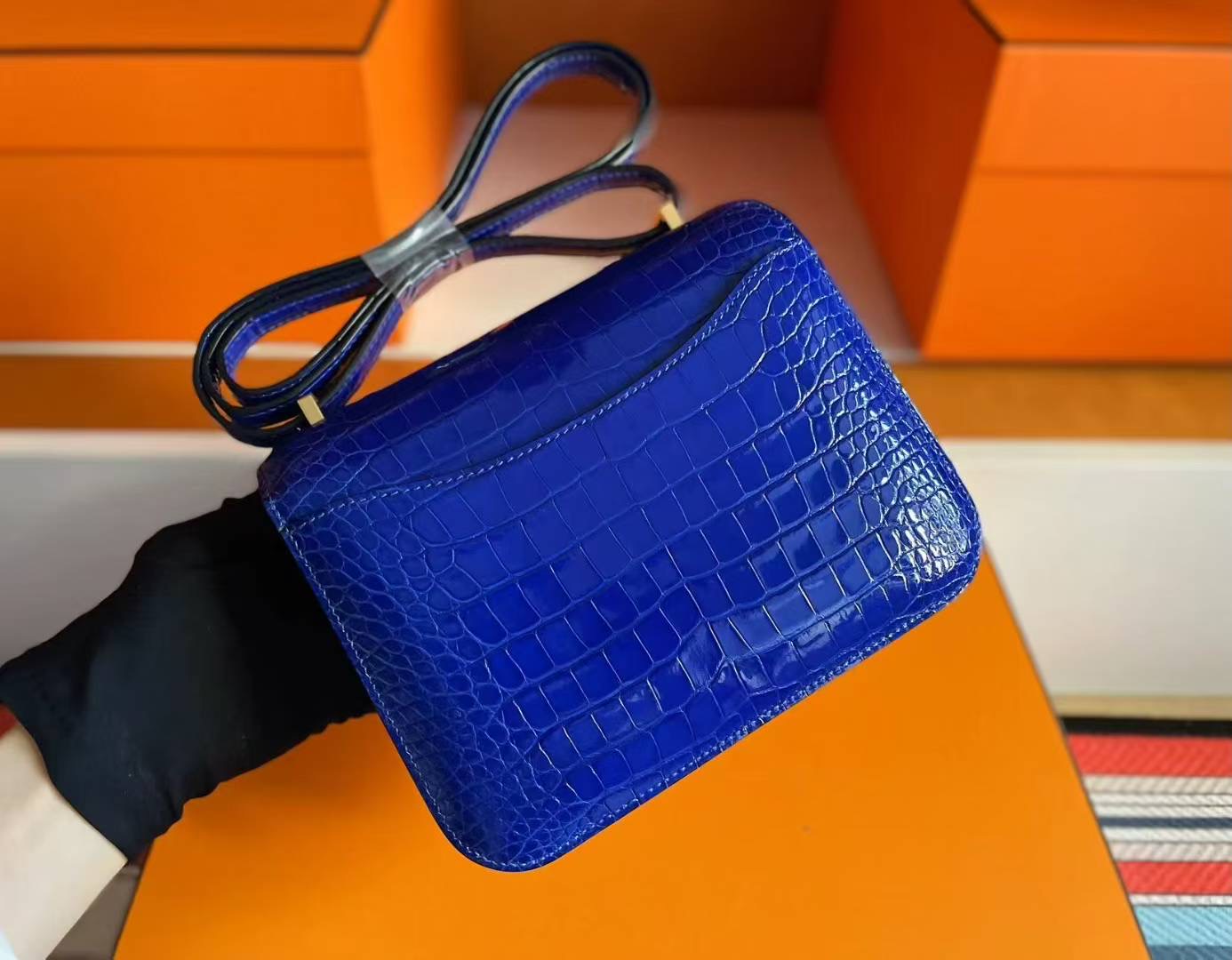 C19 Crocodile Blue