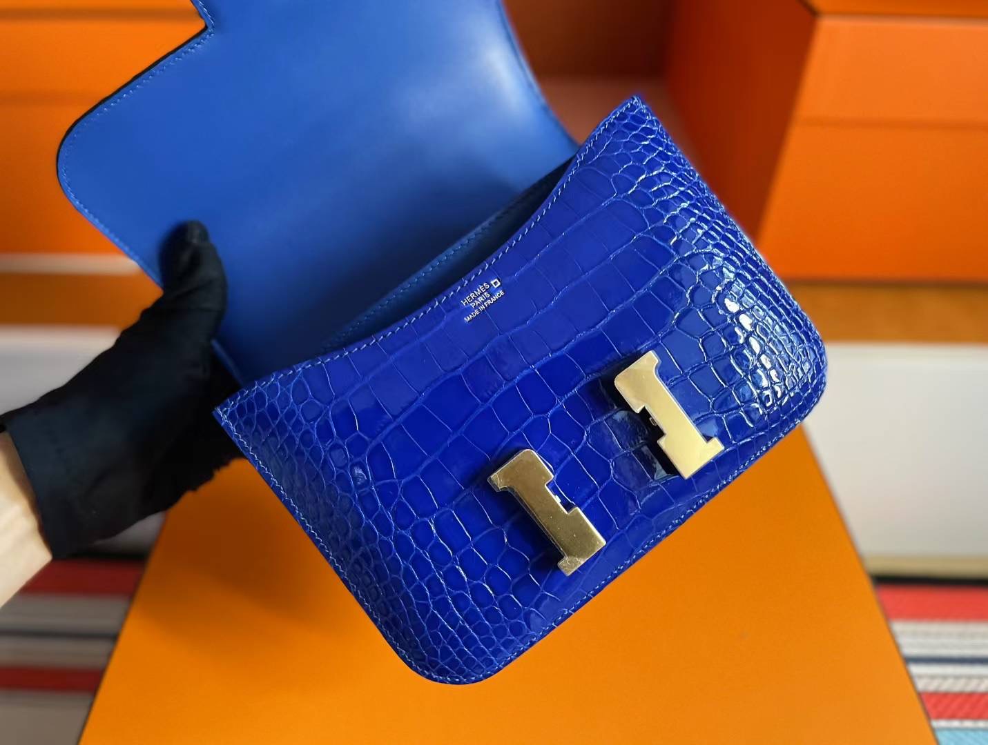 C19 Crocodile Blue