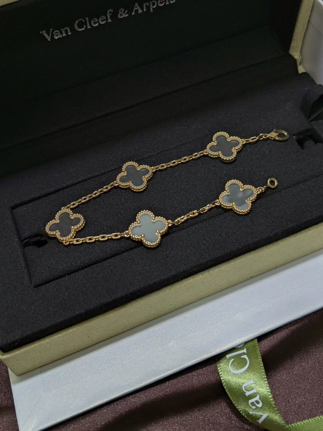 VCA Set Earring ang Bracelet