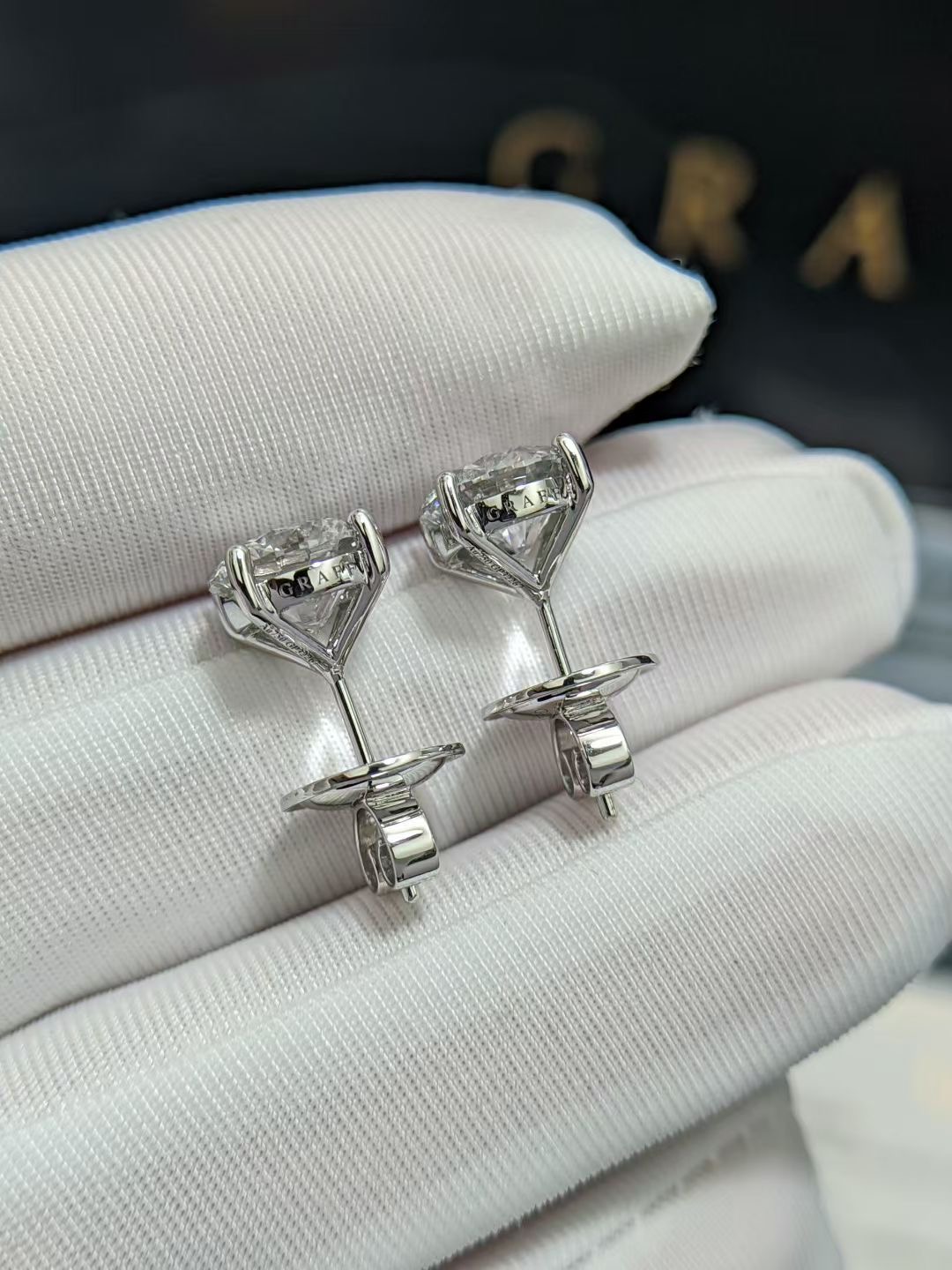 Graff Earrings Diamond 2 carats