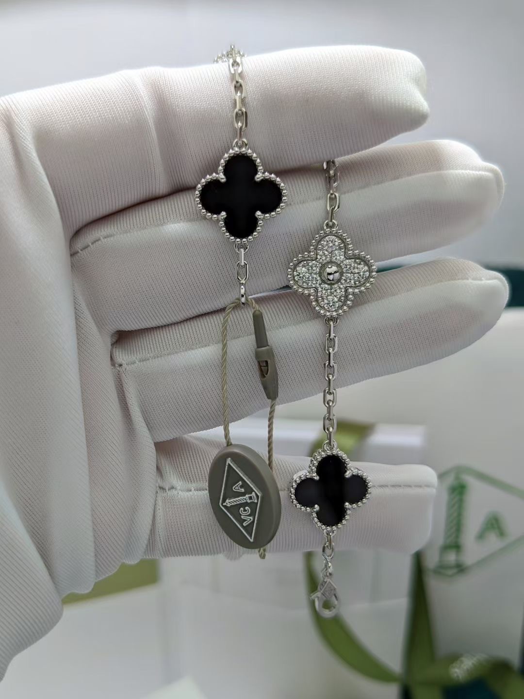 VCA 5 motif bracelet with diamond