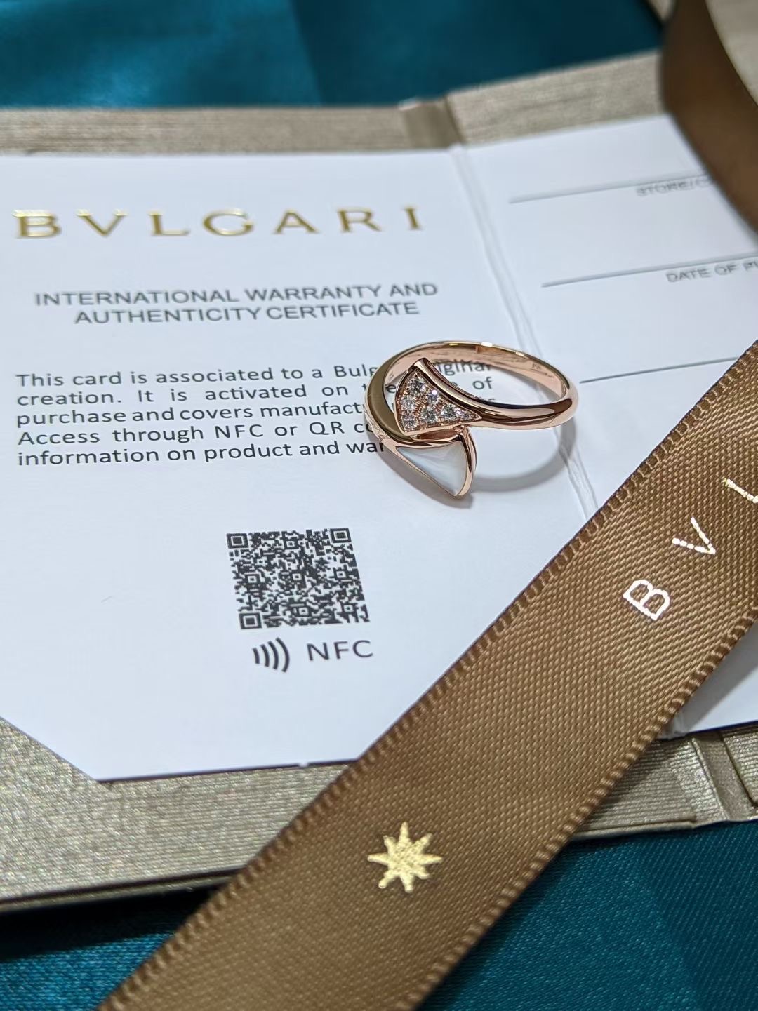 Bvlgari ring 18k gold with diamond