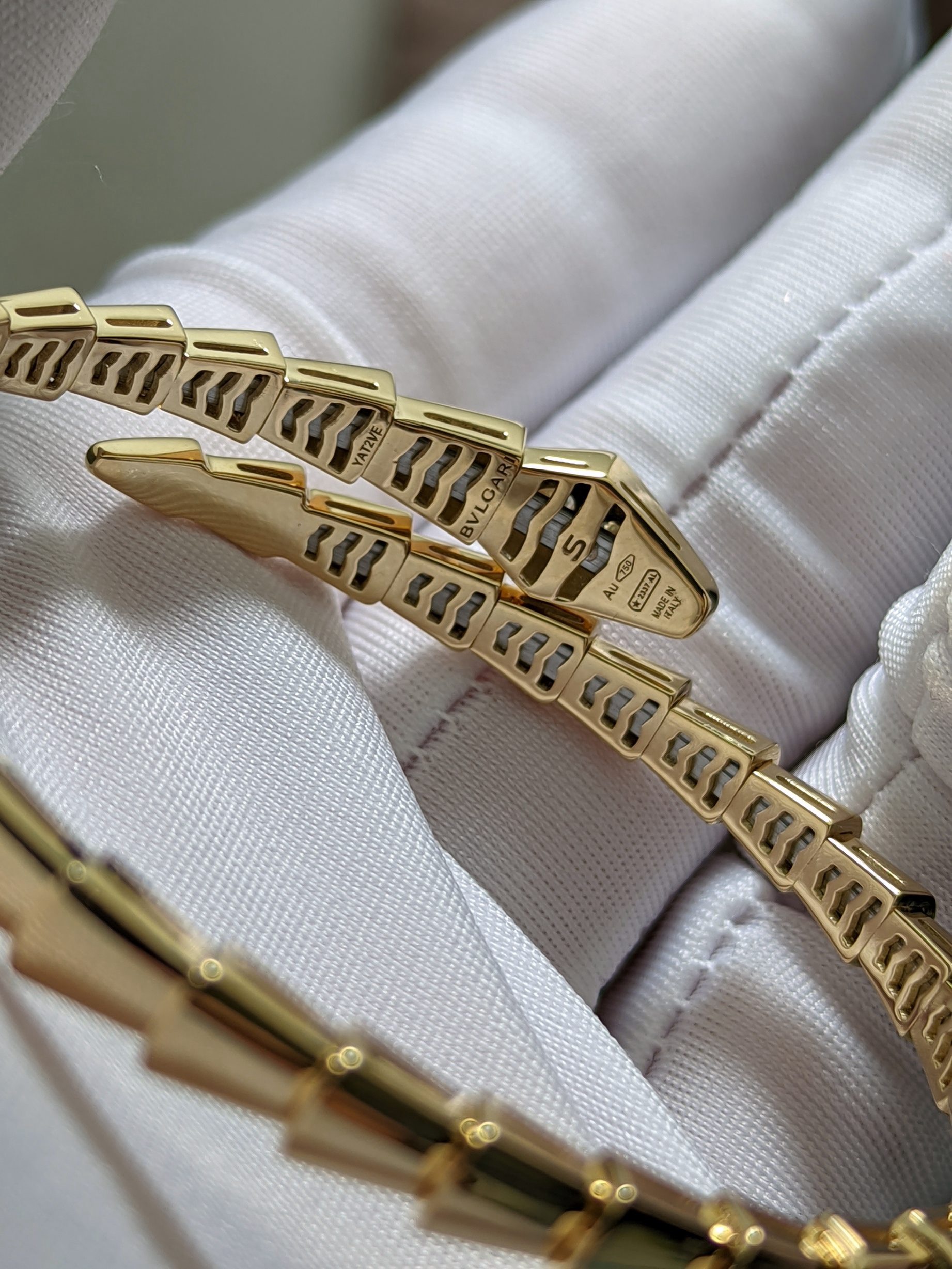 Bvlgari set bracelet and ring, earring