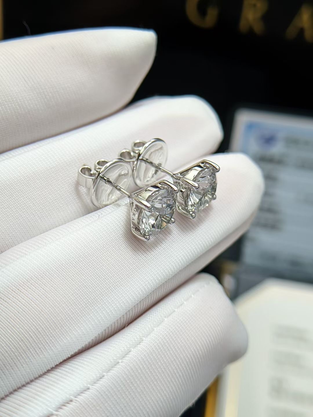 Graff Earrings Diamond 2 carats